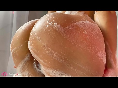 ❤️ La morena es masturba el cony amb un vibrador fins a un orgasme intens a la dutxa ☑ Porno a nosaltres ❌️❤
