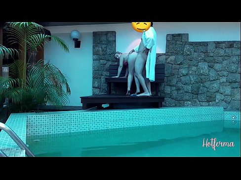 ❤️ El cap convida la criada a la piscina, però no va poder resistir-se a una calor ☑ Porno a nosaltres ❌️❤